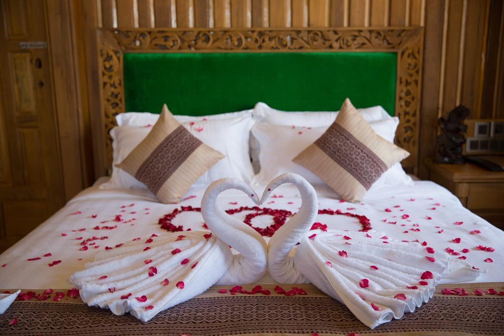 Mandalay Karaweik Mobile Hotel Pokój zdjęcie