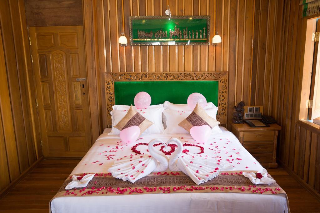 Mandalay Karaweik Mobile Hotel Pokój zdjęcie