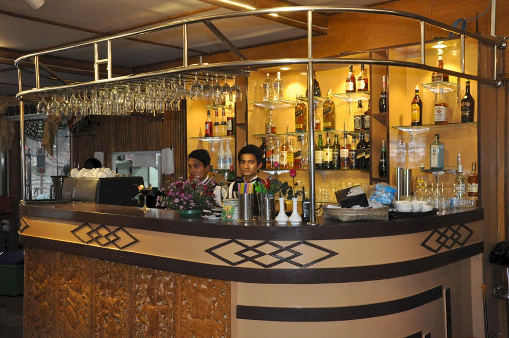 Mandalay Karaweik Mobile Hotel Zewnętrze zdjęcie