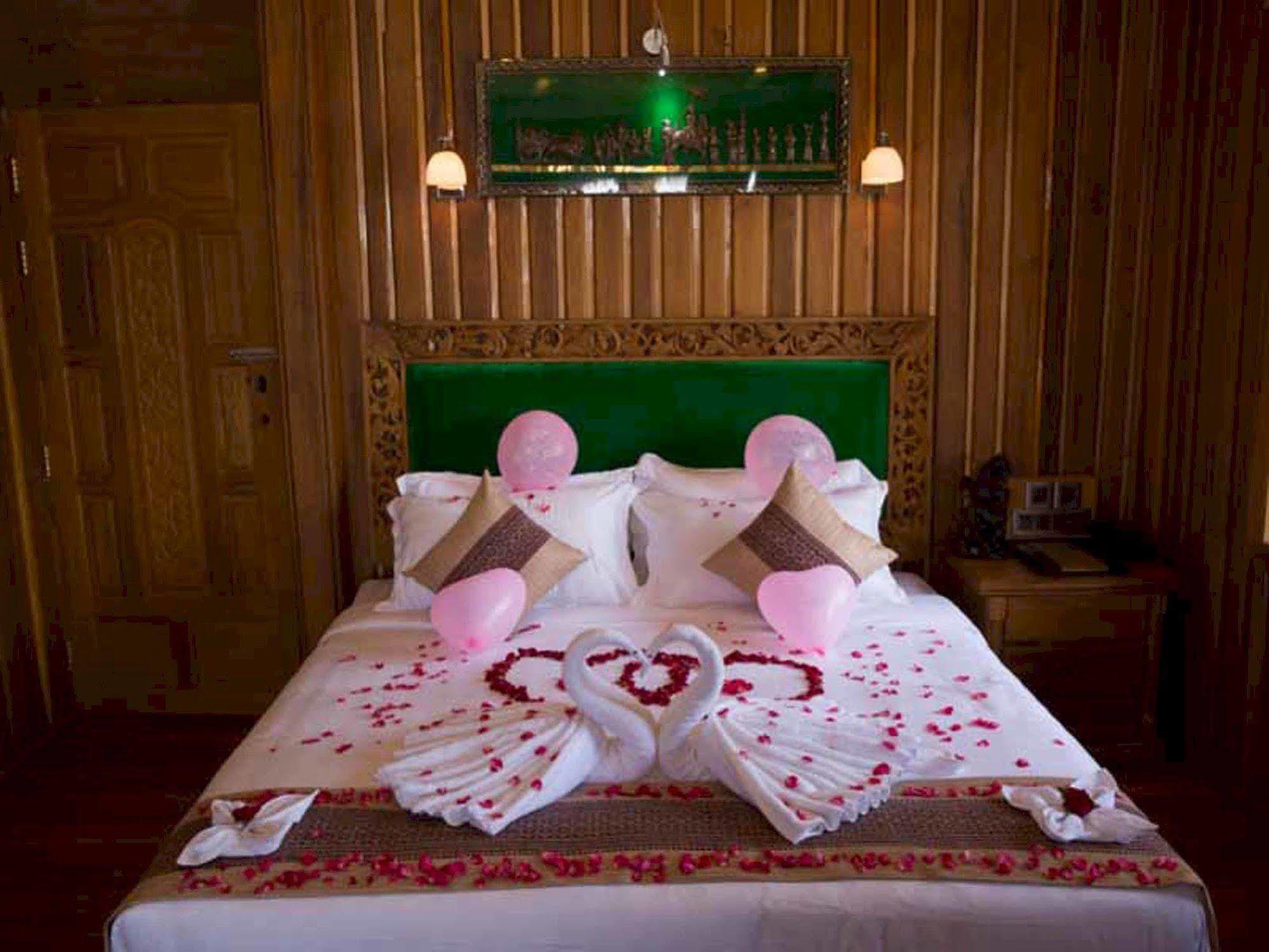 Mandalay Karaweik Mobile Hotel Zewnętrze zdjęcie