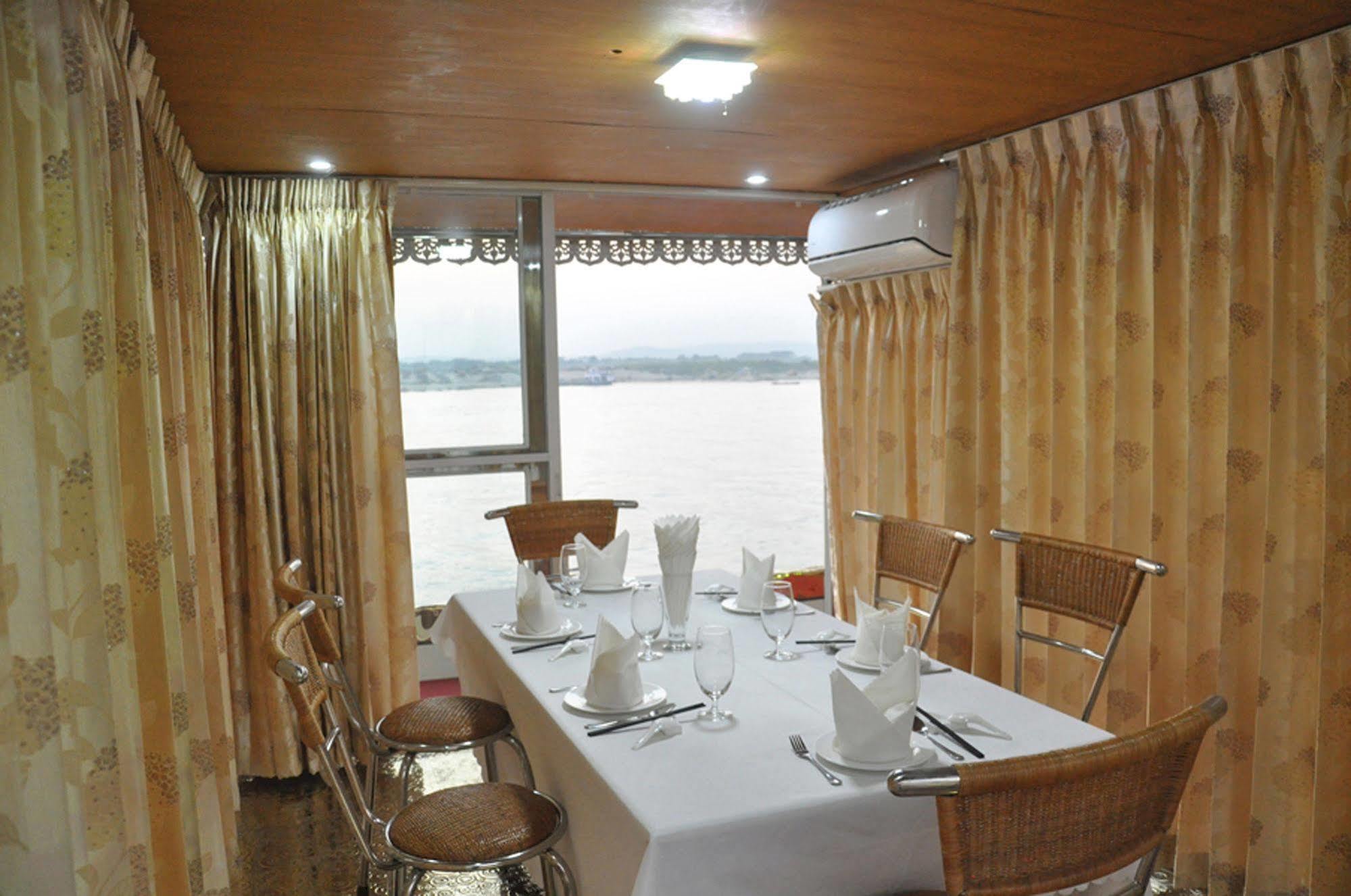 Mandalay Karaweik Mobile Hotel Zewnętrze zdjęcie